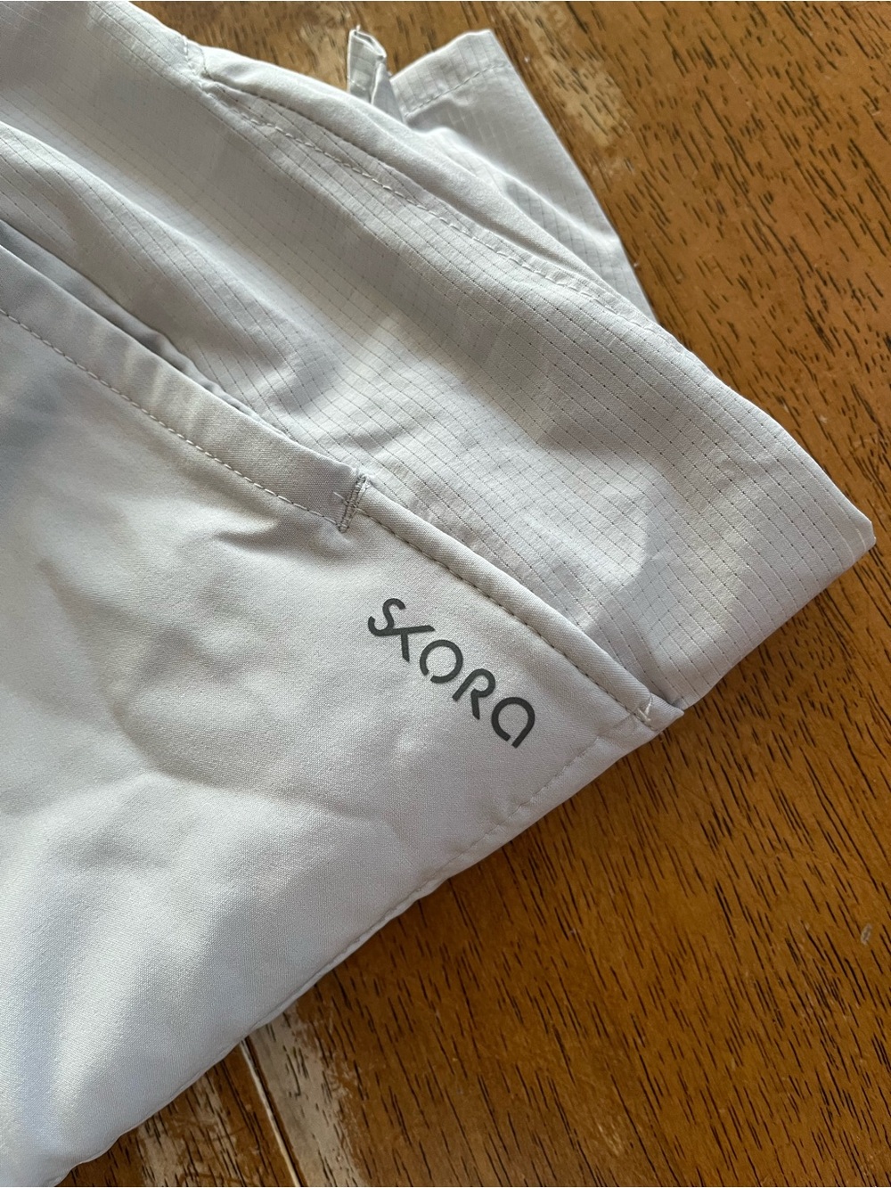 Skora Men’s Athletic shorts with built in liner size m light gray like new